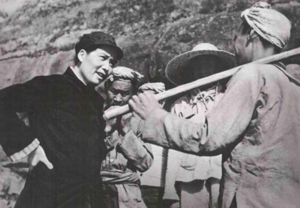 1947年,毛主席警衛員在昏迷中被送進太平間,死裡逃生後間諜浮現 1947年,毛主席警衛員在昏迷中被送進太平間,死裡逃生後間諜浮現