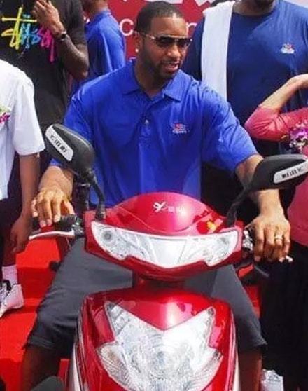 這可不是P圖,麥迪代言電動車 科比穿快船隊球衣 奧胖有腹肌 這可不是P圖,麥迪代言電動車 科比穿快船隊球衣 奧胖有腹肌