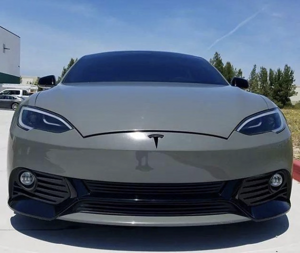 低趴低調亦奢華:特斯拉Model S寬體改裝 低趴低調亦奢華:特斯拉Model S寬體改裝