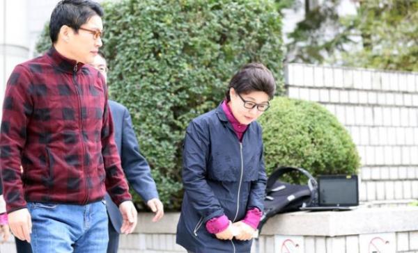 悲情朴槿惠：22歲喪母，27歲喪父，三姐弟鬧矛盾，出獄後無枝可依