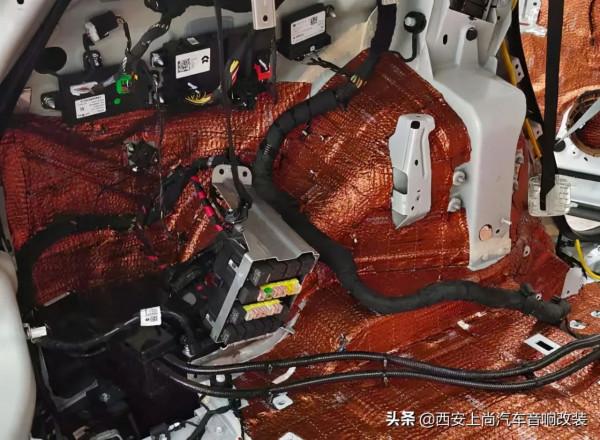 貴族之音讓純電動車王者歸來，蔚來ES8無損升級德國RS貴族音響