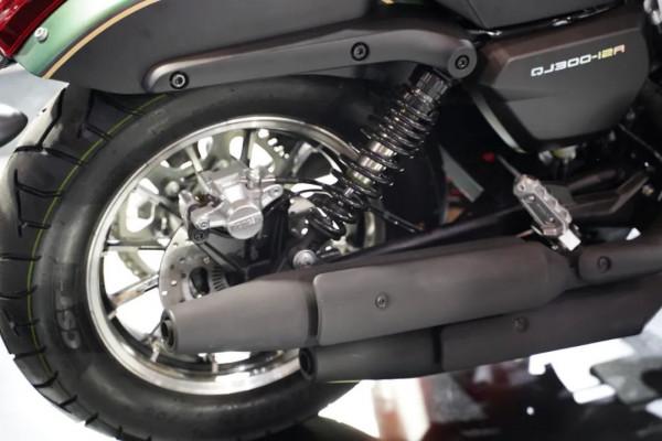 摩博會 | QJMOTOR 閃300S售價23999元,逸550售價33999元 摩博會 | QJMOTOR 閃300S售價23999元,逸550售價33999元