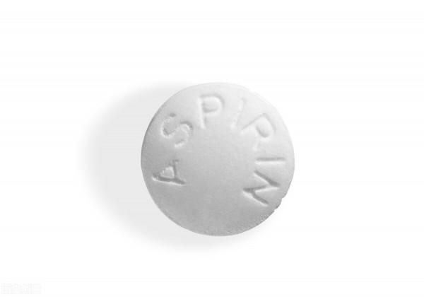 吃阿司匹林7年，擅自換藥後突發腦梗！醫生：有些藥不能一起吃