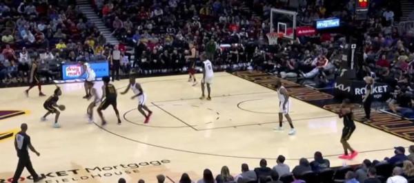 籃網擒住騎士,雄鹿半場踢翻魔術盒!勇士即將迎來“四巨頭時代” 籃網擒住騎士,雄鹿半場踢翻魔術盒!勇士即將迎來“四巨頭時代”