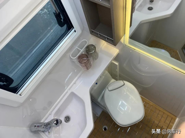 軍工工藝，品質保障，L型卡座+後縱床佈局，美沃大通V90-T型房車