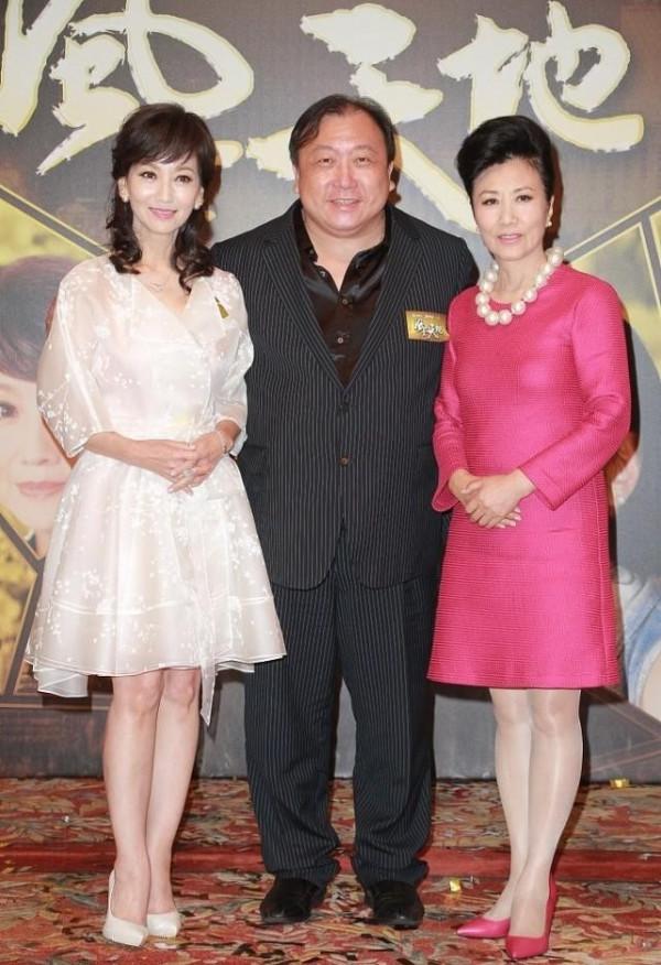 懂保養的女人挺厲害，趙雅芝同框大7歲的汪明荃，感覺不像同輩人