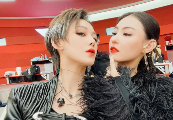 劉曉慶閨蜜是郎平,跳水皇后閨蜜是歌手?名人圈閨蜜組合太神奇 劉曉慶閨蜜是郎平,跳水皇后閨蜜是歌手?名人圈閨蜜組合太神奇