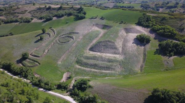 耕讀天山菜籽溝——遊走於煙火和詩意中,一群藝術家和一個村莊的相互成就 耕讀天山菜籽溝——遊走於煙火和詩意中,一群藝術家和一個村莊的相互成就