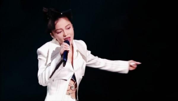 芒果年貨節：twins胖成姨，鞠婧禕半永久妝發，蔡徐坤霸氣開演