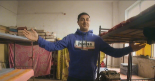 美國小哥挑戰少林功夫，被小師傅一拳打到鼻血長流，直言：太后悔