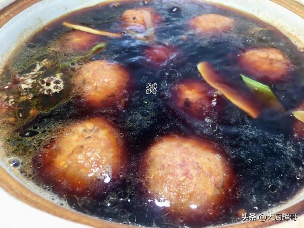 大廚教你做紅燒獅子頭，多加這兩種食材，層次感分明，沒牙都能吃