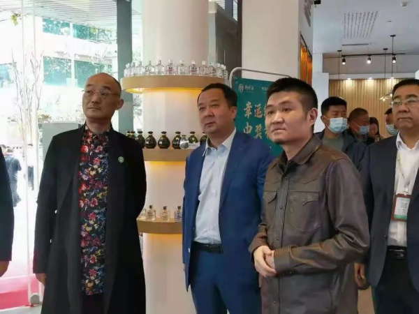 柳林酒欲借殼上市，神秘富豪擲五十億巨資 能否超越“西鳳酒”成為酒業傳奇？