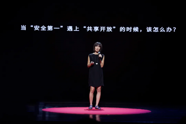 我走訪了很多深圳的中小學,幾乎每間教室都這樣:大白天的開著燈,然後拉著窗簾 我走訪了很多深圳的中小學,幾乎每間教室都這樣:大白天的開著燈,然後拉著窗簾