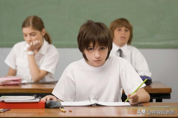 當年3個成績倒數的學生,現在都成了老師,他們的老師感到奇怪 當年3個成績倒數的學生,現在都成了老師,他們的老師感到奇怪