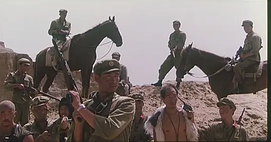 1964年10月13日,我國第一顆原子彈爆炸前三天,戈壁中出現了國軍 1964年10月13日,我國第一顆原子彈爆炸前三天,戈壁中出現了國軍