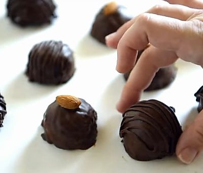 自從學會杏仁松露,就沒有不想吃飯的時候 自從學會杏仁松露,就沒有不想吃飯的時候