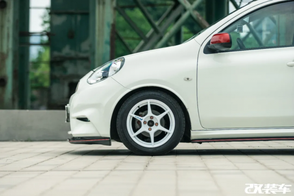 全國僅此一輛戰神GT-R的小表弟，沒想到nismo還有買菜功能