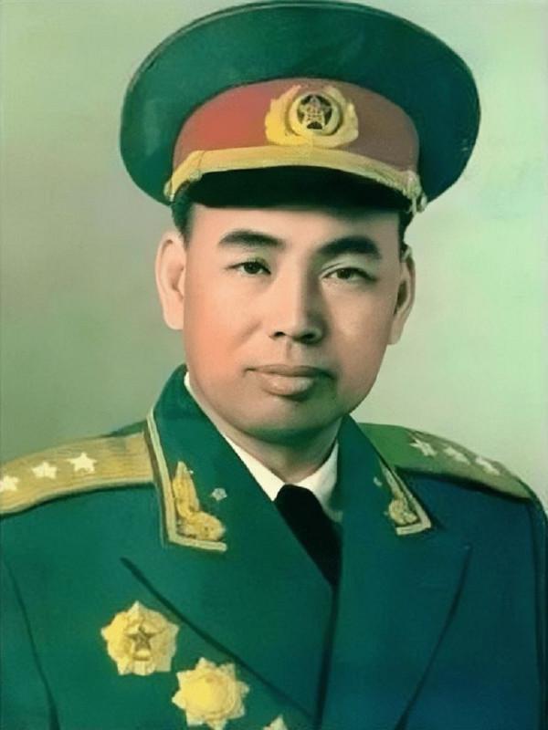 對越反擊戰，劉伯承和粟裕尚在，鄧小平為何選擇75歲的許世友掛帥