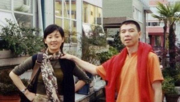 馮小剛:拋棄結婚15年的原配,40歲娶小10歲徐帆,63歲至今不生娃 馮小剛:拋棄結婚15年的原配,40歲娶小10歲徐帆,63歲至今不生娃
