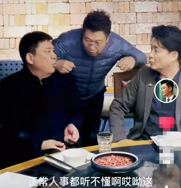 重案六組演員重聚！65歲張潮飯桌上手抓花生米吃，邢岷山似型男