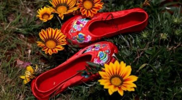 想知道少年時偷偷傳看的手抄本《一雙繡花鞋》及發生的故事嗎? 想知道少年時偷偷傳看的手抄本《一雙繡花鞋》及發生的故事嗎?