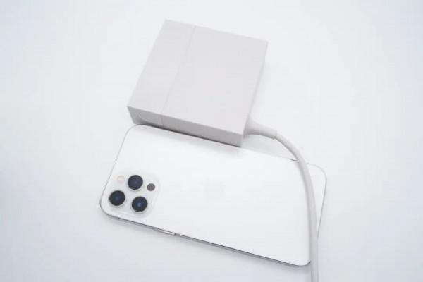 華碩最強遊戲本標配300W電源,內建4顆氮化鎵,內部結構揭曉 華碩最強遊戲本標配300W電源,內建4顆氮化鎵,內部結構揭曉