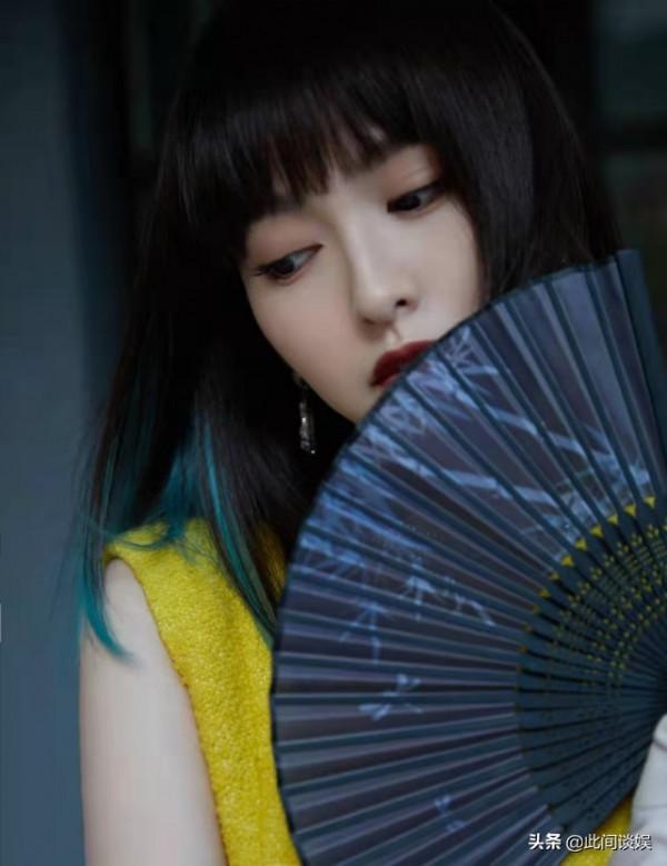 ELLE風尚大典女明星造型，baby熱巴發揮穩定，唐嫣風格不盡人意