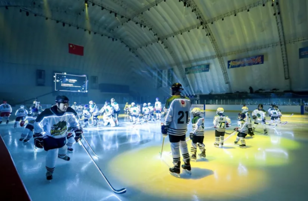 3年追蹤3個冰球少年，揭秘冰上運動從“小眾冷門”到“爬藤捷徑”