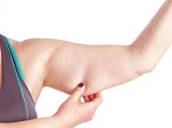 手臂粗壯肩膀厚，夏天不敢穿短袖！別練俯臥撐了，手臂越練越粗