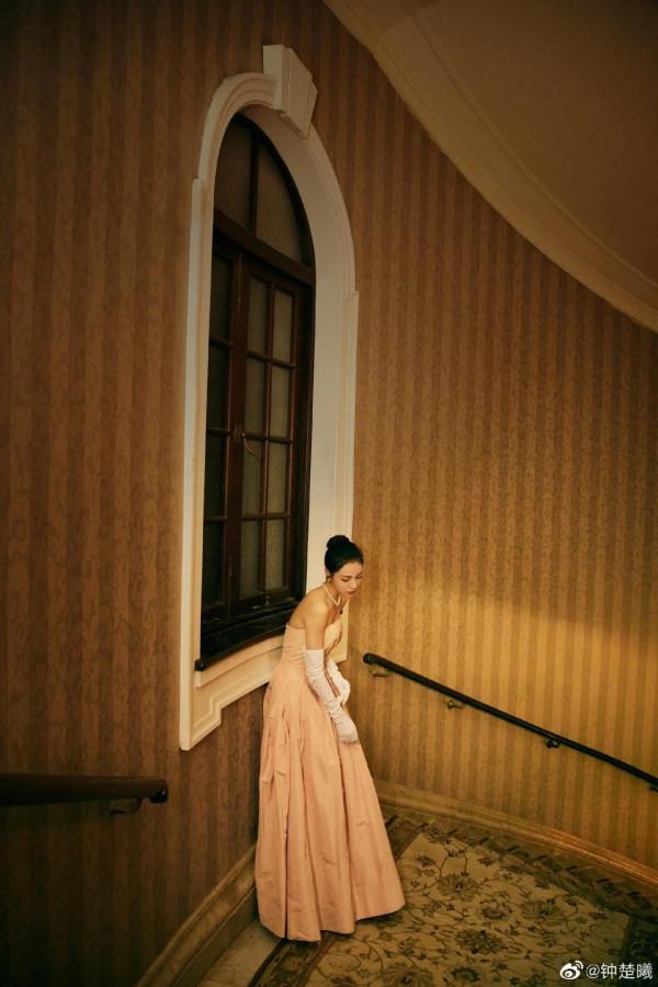 鍾楚曦貪玩公主氛圍感 鍾楚曦貪玩公主氛圍感