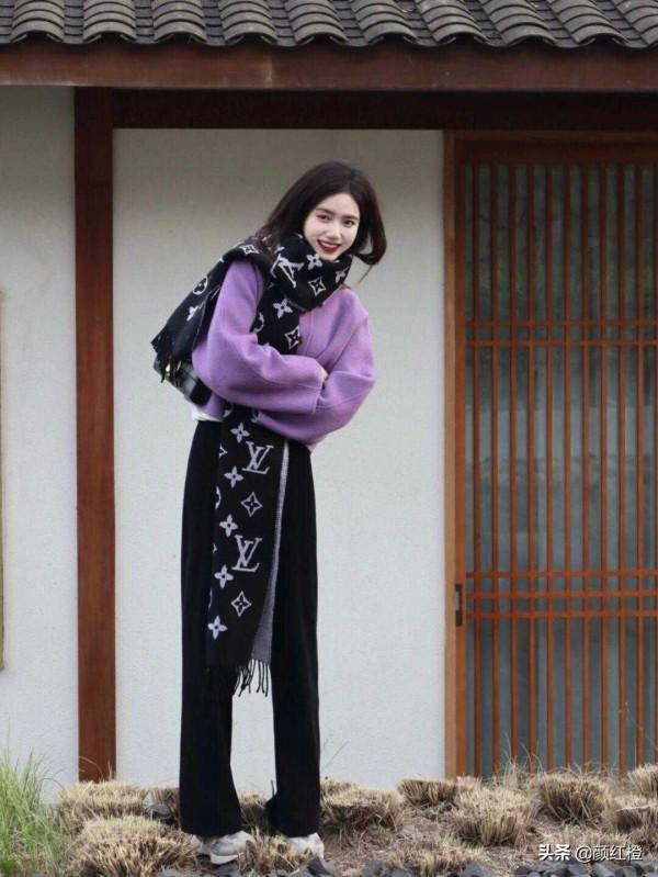 冬天一定要試一下黑+紫,簡約基礎又很神秘,出門輕易不會撞衫 冬天一定要試一下黑+紫,簡約基礎又很神秘,出門輕易不會撞衫