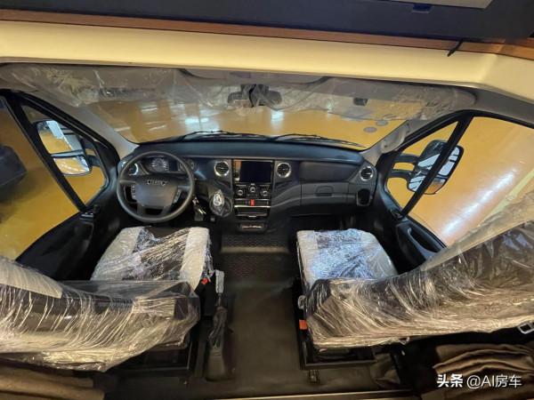 顏值效能都一流，還帶兩種佈局，不愁水電，實拍國產羅曼特斯房車