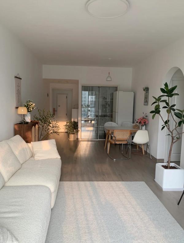 她家全屋大白牆,不弔頂,不做石膏線,太乾淨舒適了,看著真舒服 她家全屋大白牆,不弔頂,不做石膏線,太乾淨舒適了,看著真舒服