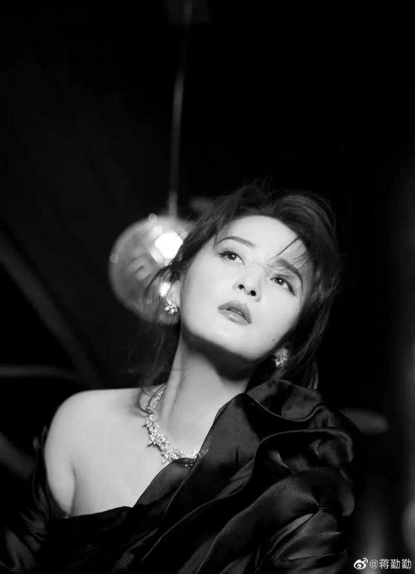 鳳凰網時尚之選：陳數、許佳琪、李若彤、尼坤、袁冰妍、INTO1