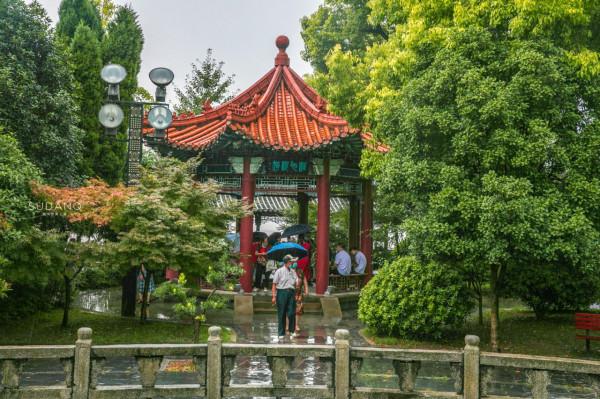 湖北荊州有一神秘寶塔，下陷7.29米，是全國僅有的“地下寶塔”