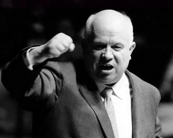 蘇聯解體後，90年代中國有一段“糟糕”的歲月，為何不會垮掉？