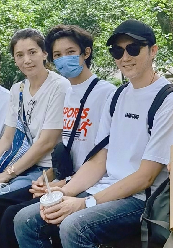 袁詠儀為兒子慶15歲生日,魔童兒時萌照曝光,wink表情萌化 袁詠儀為兒子慶15歲生日,魔童兒時萌照曝光,wink表情萌化