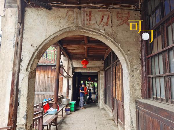 湖州荻港村的施家餛飩5元一碗,乾隆愛吃的鱔糊面,30元一碗 湖州荻港村的施家餛飩5元一碗,乾隆愛吃的鱔糊面,30元一碗