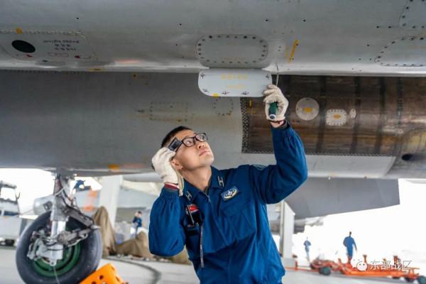 一切為了實戰！複雜氣象條件下展開自由空戰