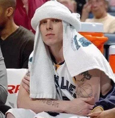 揭秘NBA中毛巾有什麼用,賽後都怎麼處理,球星有專屬的毛巾嗎? 揭秘NBA中毛巾有什麼用,賽後都怎麼處理,球星有專屬的毛巾嗎?