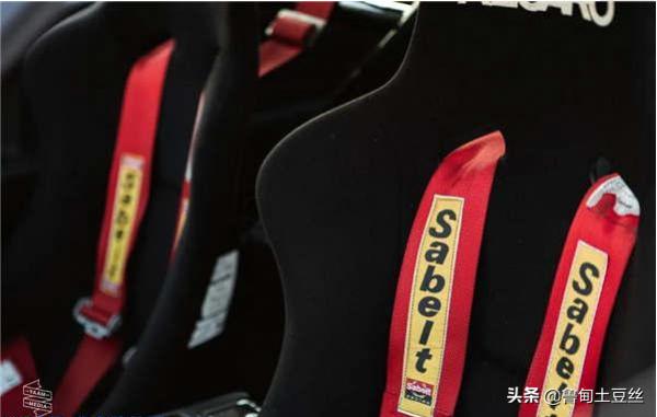 「轂銳馳」22歲的女孩改裝了一臺與她同齡的寶馬