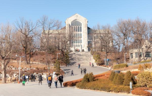 崔順實：在朴槿惠身邊做40年閨蜜，傲慢女兒橫著走，如今有難同當