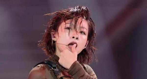 別再笑話黃曉明楊爍了，女演員“油膩”起來，真沒他倆什麼事了