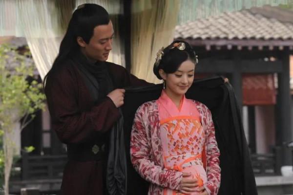 戲點鴛鴦錯點鴛鴦是趙麗穎很早期的作品,在裡面穎寶也是古靈精怪 戲點鴛鴦錯點鴛鴦是趙麗穎很早期的作品,在裡面穎寶也是古靈精怪