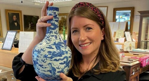 放置多年的花瓶以5.5萬英鎊高價拍賣