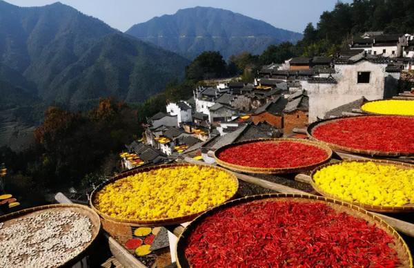 9月去正好！適合小住幾日的8座絕美古鎮，人少景美，清幽安逸