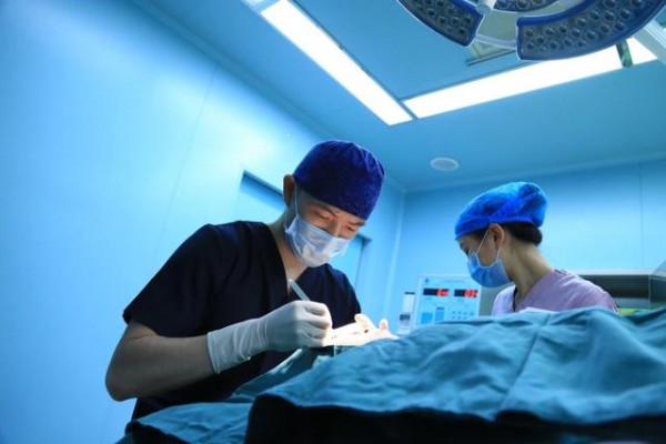 當血管內有血栓堵塞時，身體可能會有這3個部位發麻，別大意