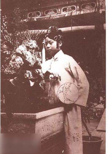 1953年，民婦傅玉芳臨死前對清潔工丈夫說：我叫文繡，是大清皇妃