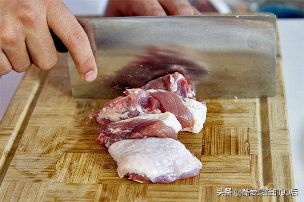 鴨子去腥別用姜，教你2招訣竅，鴨肉鮮香入味，好吃又無腥味