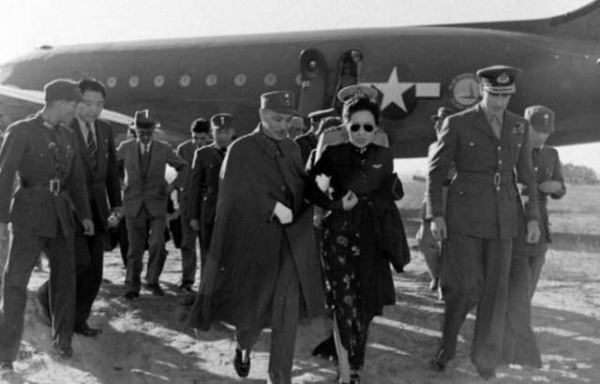 解放海南島，登陸名單上全是副職，韓先楚看後大怒，說：我上